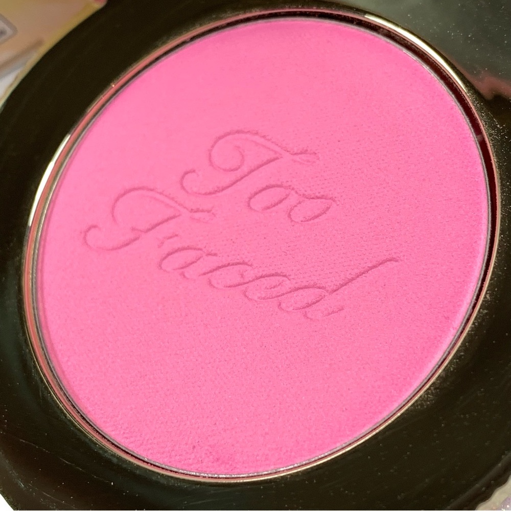 Too Faced Cloud Crush Blush Candy Clouds BNIB - Picture 3 of 5